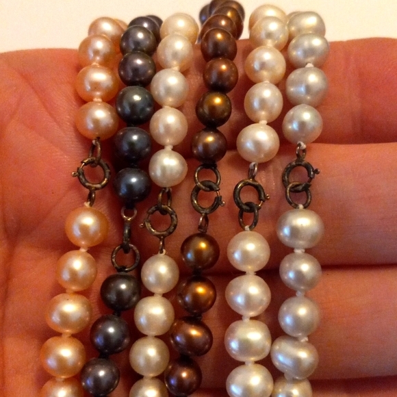Set of 6 fresh water pearl necklaces. Multiple colors. - Picture 3 of 6